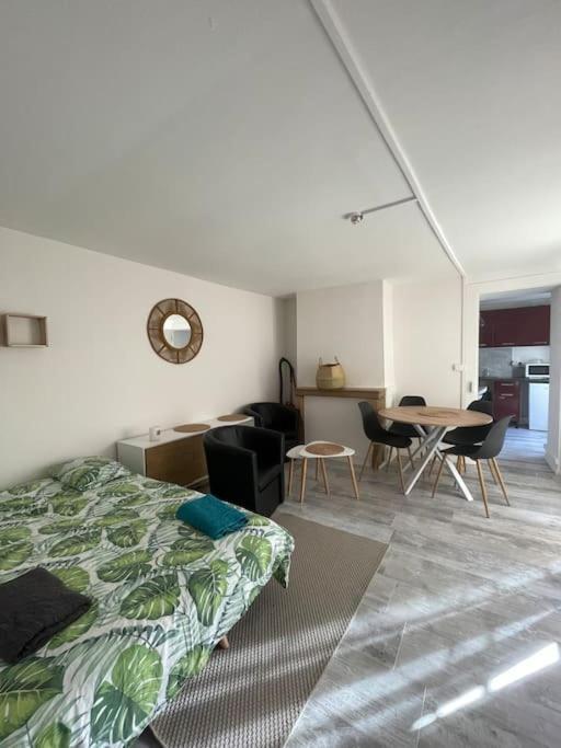 Le Victor Hugo Apartment Besancon Bagian luar foto