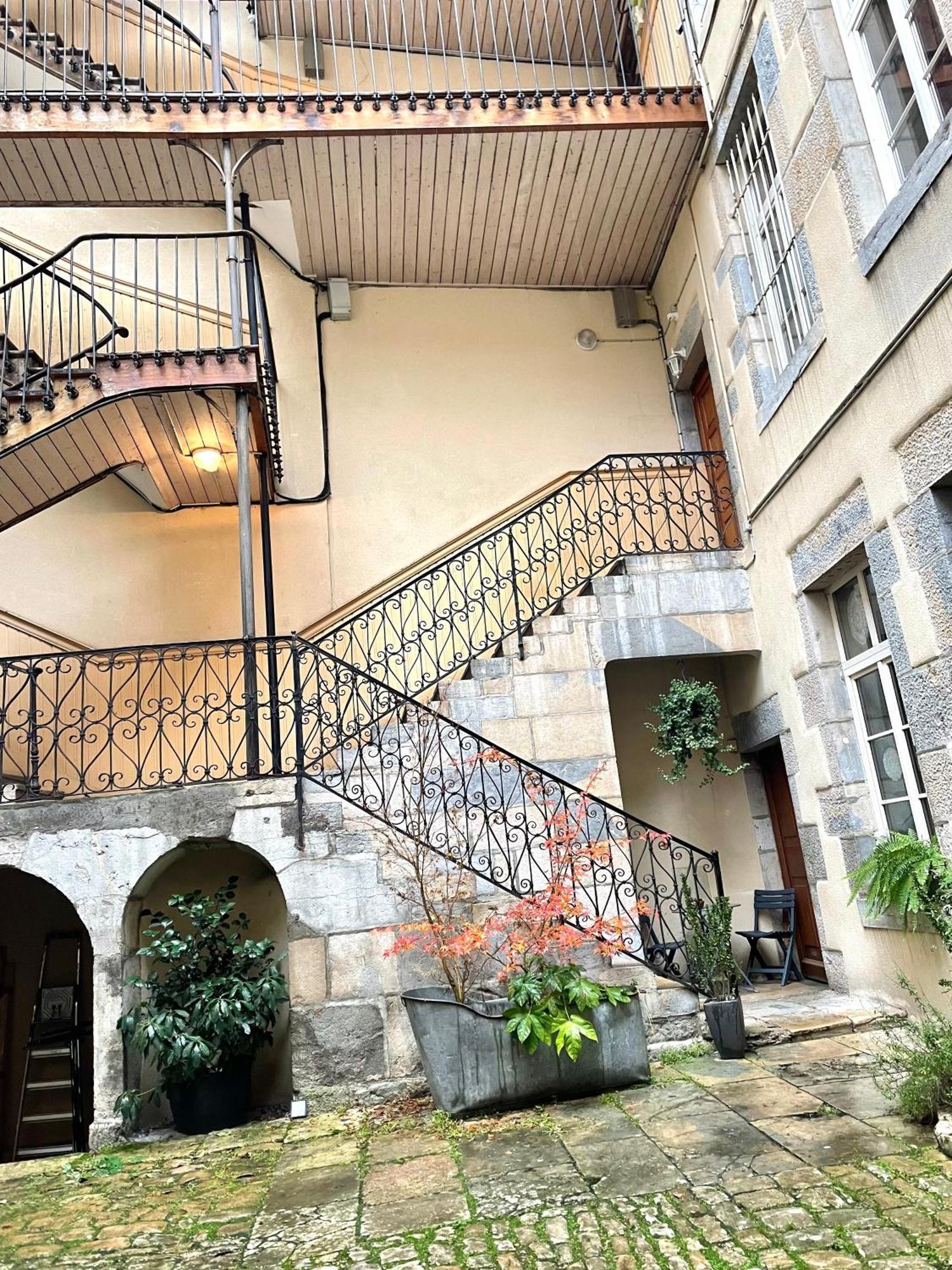 Le Victor Hugo Apartment Besancon Bagian luar foto